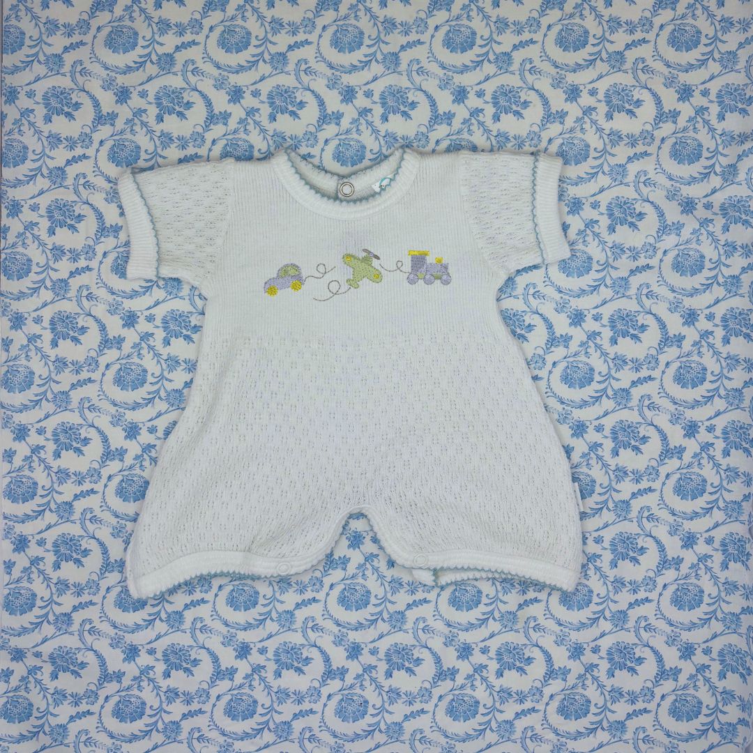 Introducing the Paty Boys Bubble Romper - the perfect choice for your little one's comfort and style. Made with Paty knit fabric and adorned with a delicate blue picot trim, this romper is both soft and stylish. Personalize it with embroidery for a unique touch. Your baby will love it!